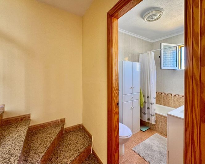 Image No.28-3 Bed Townhouse for sale