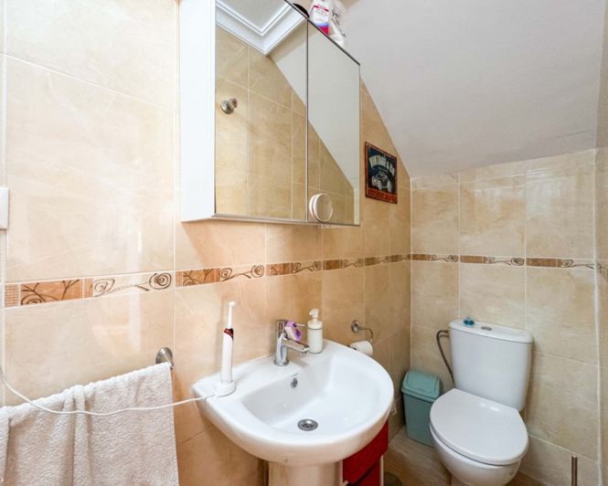 Image No.29-3 Bed Townhouse for sale