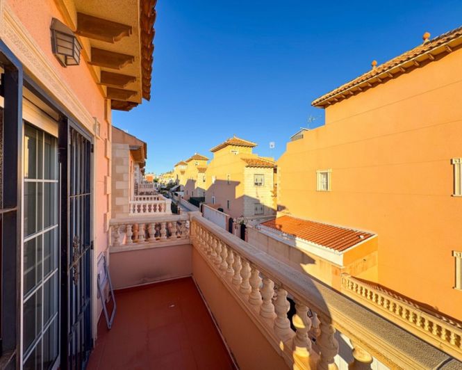 Image No.40-3 Bed Townhouse for sale