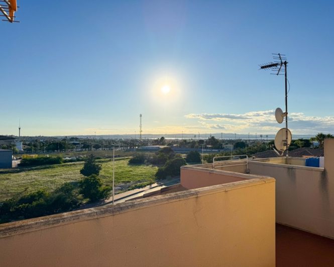 Image No.50-3 Bed Townhouse for sale