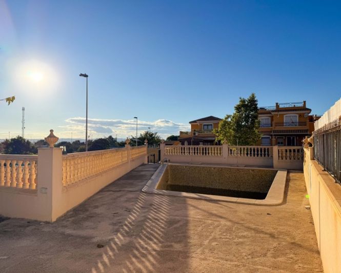 Image No.6-3 Bed Townhouse for sale