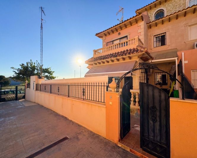 Image No.8-3 Bed Townhouse for sale