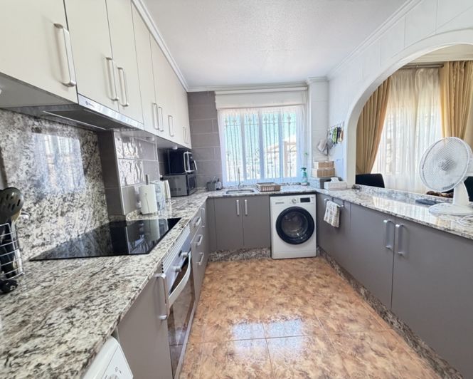 Image No.11-2 Bed Townhouse for sale