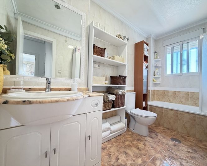 Image No.16-2 Bed Townhouse for sale