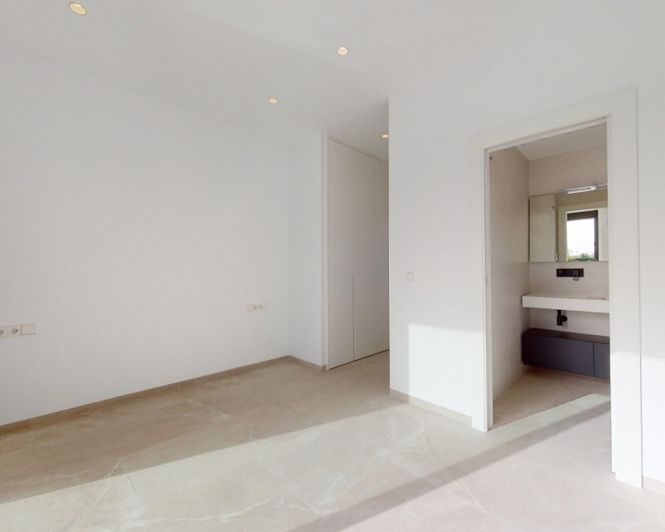Image No.18-3 Bed Villa for sale