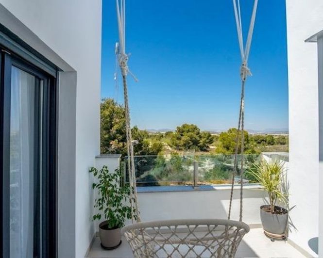 Image No.30-3 Bed Townhouse for sale