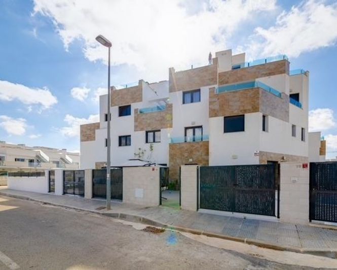 Image No.39-3 Bed Townhouse for sale