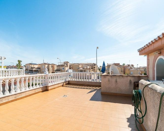 Image No.26-3 Bed Townhouse for sale