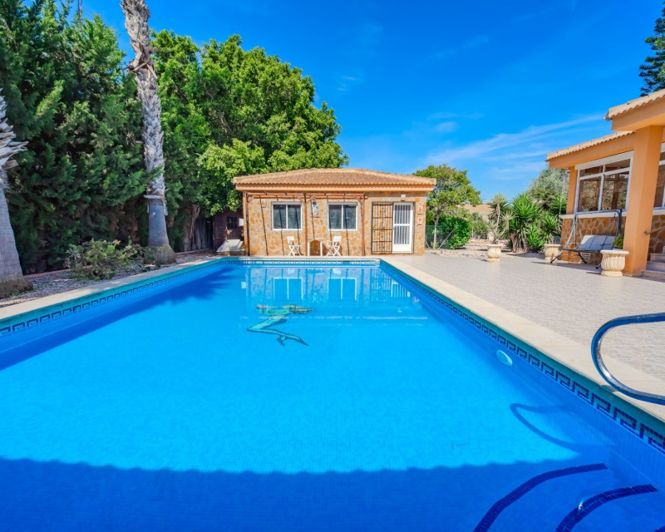 Image No.2-5 Bed Country Property for sale