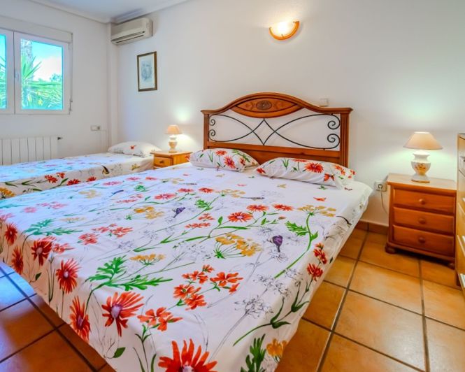 Image No.39-5 Bed Country Property for sale