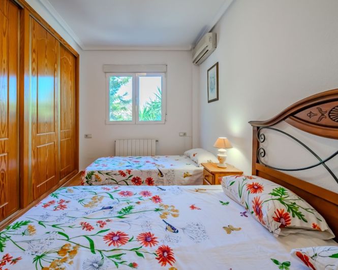 Image No.40-5 Bed Country Property for sale