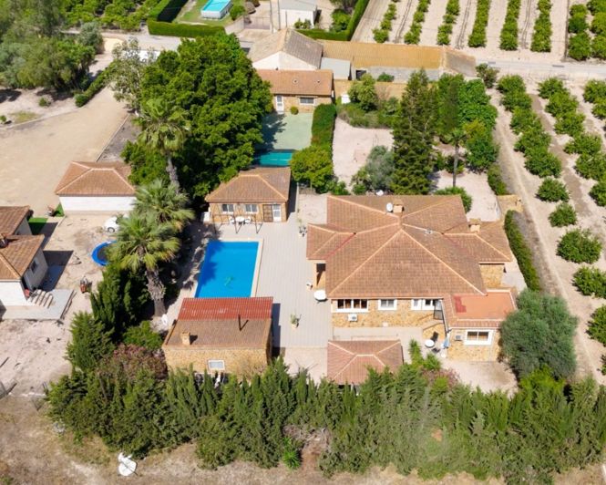 Image No.7-5 Bed Country Property for sale