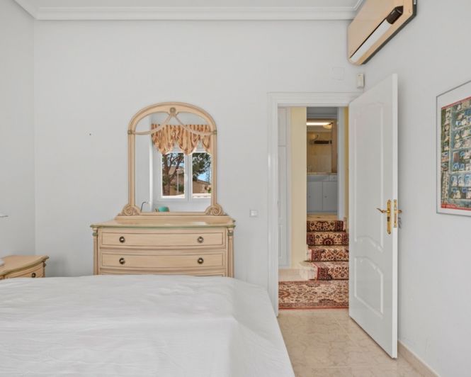 Image No.25-4 Bed Villa for sale
