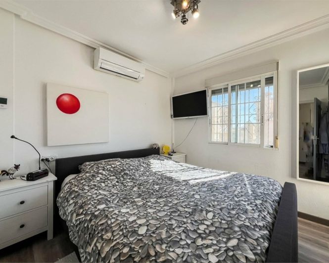 Image No.21-2 Bed Townhouse for sale
