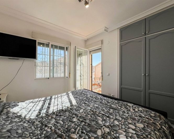 Image No.22-2 Bed Townhouse for sale