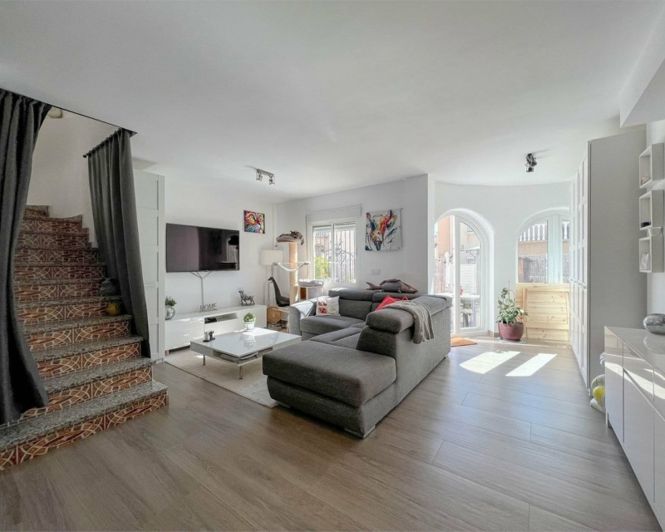 Image No.8-2 Bed Townhouse for sale