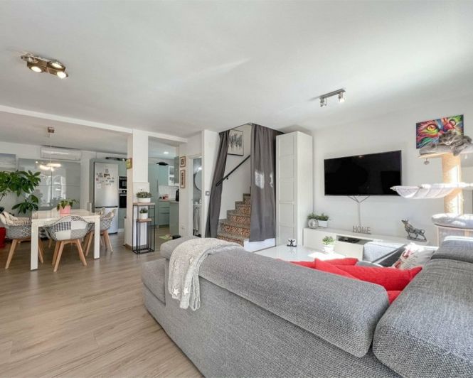 Image No.9-2 Bed Townhouse for sale
