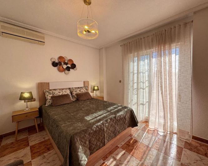 Image No.8-Villa de 2 chambres à vendre à Cabo Roig