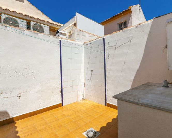 Image No.21-2 Bed Townhouse for sale
