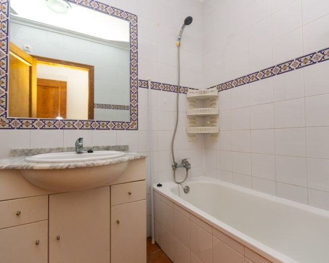 Image No.27-2 Bed Townhouse for sale