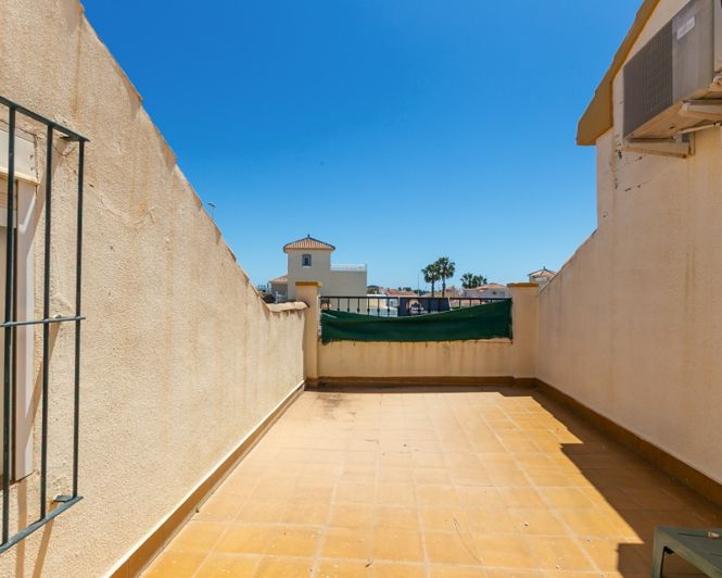 Image No.40-2 Bed Townhouse for sale