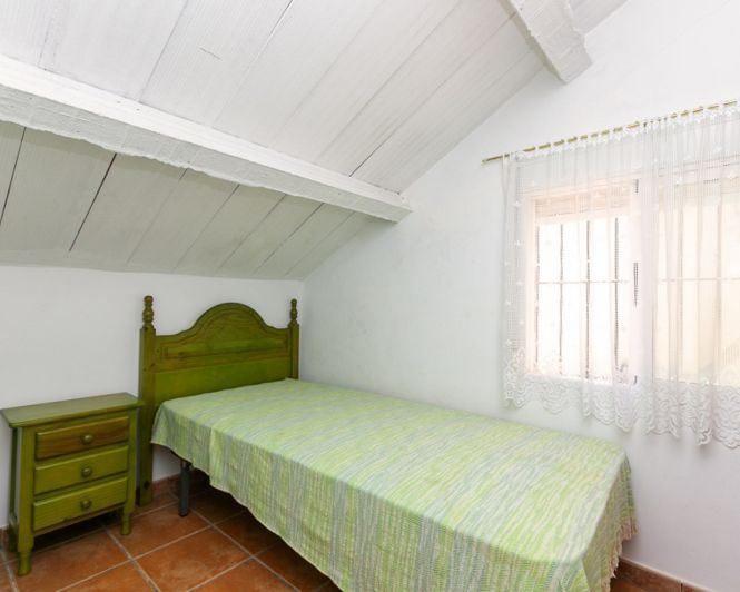 Image No.42-2 Bed Townhouse for sale