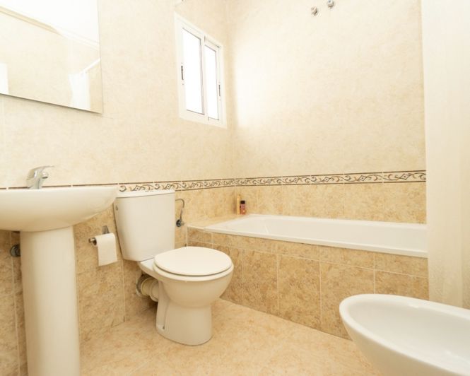 Image No.21-3 Bed Townhouse for sale