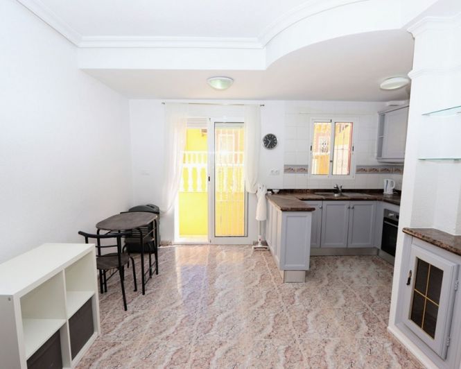 Image No.9-2 Bed Townhouse for sale