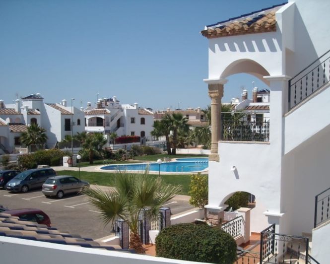 Image No.15-2 Bed Townhouse for sale
