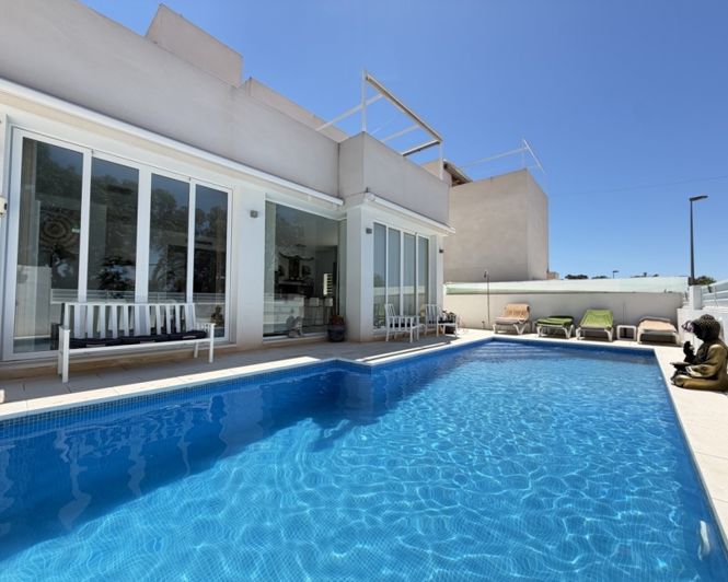 Image No.2-4 Bed Villa for sale