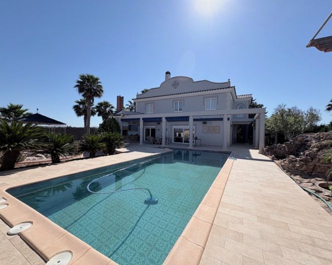 Image No.2-6 Bed Villa for sale