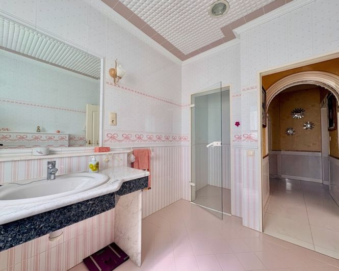 Image No.29-6 Bed Villa for sale