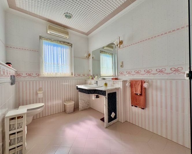 Image No.30-6 Bed Villa for sale