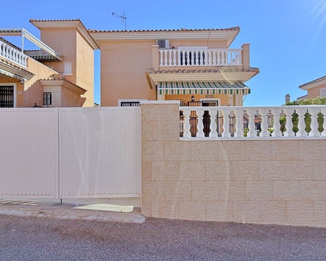 Image No.2-Villa de 4 chambres à vendre à Los Altos
