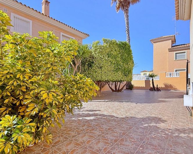 Image No.5-Villa de 4 chambres à vendre à Los Altos