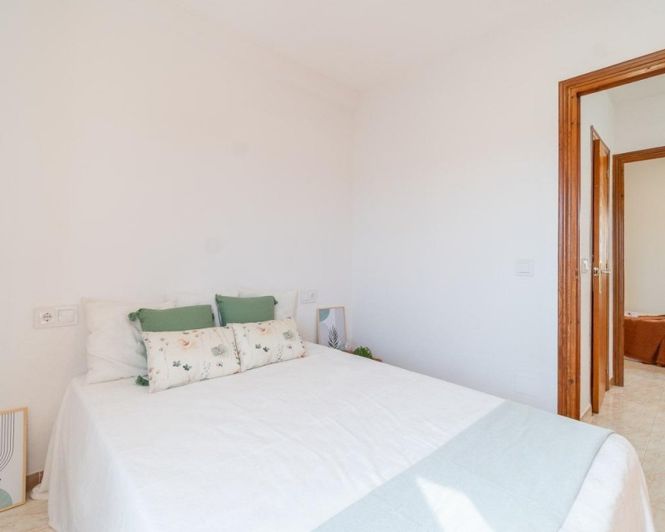 Image No.20-2 Bed Townhouse for sale