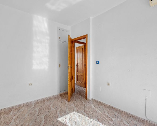 Image No.17-3 Bed Townhouse for sale