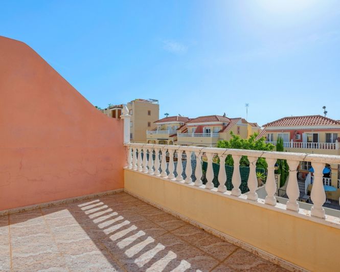 Image No.20-3 Bed Townhouse for sale