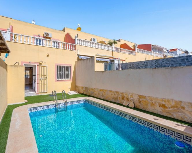 Image No.25-3 Bed Townhouse for sale