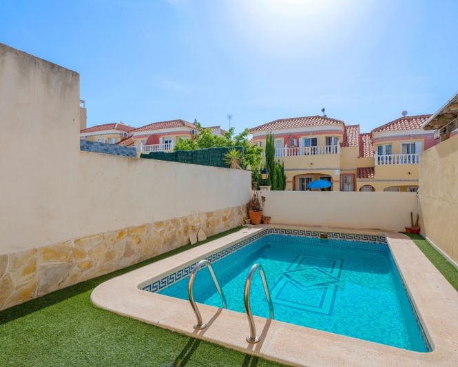 Image No.8-3 Bed Townhouse for sale