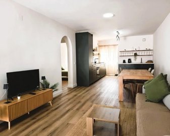 1564525lg