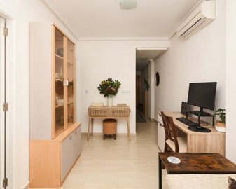 1568893lg