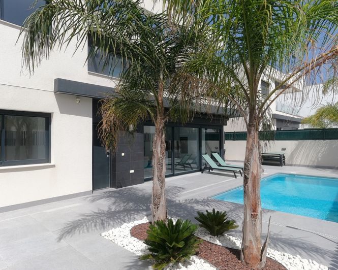 Image No.2-5 Bed Villa for sale