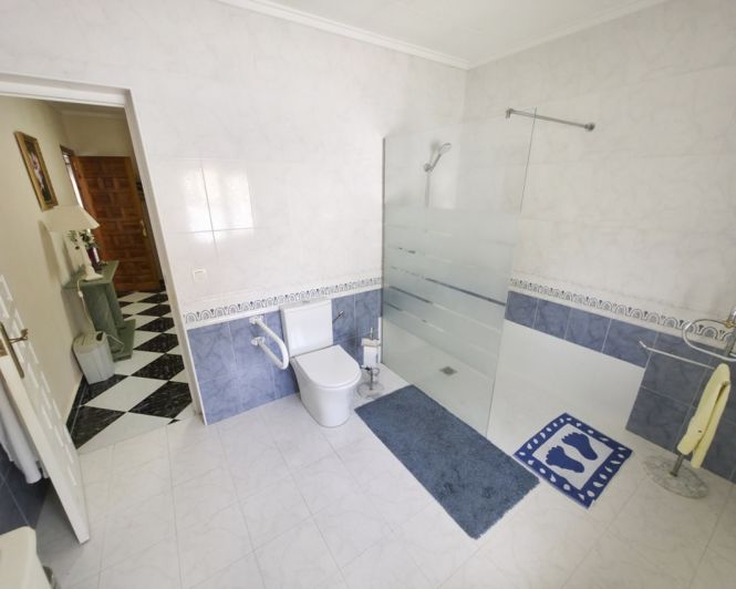 Image No.17-3 Bed Villa for sale