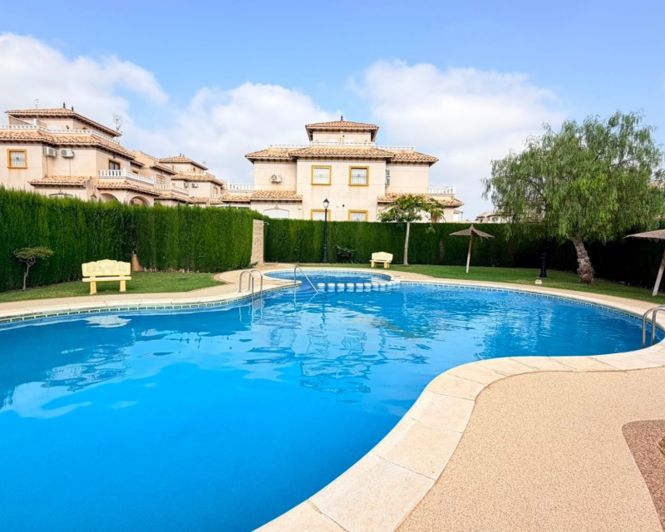 Image No.3-Villa de 2 chambres à vendre à Cabo Roig