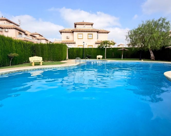 Image No.4-Villa de 2 chambres à vendre à Cabo Roig
