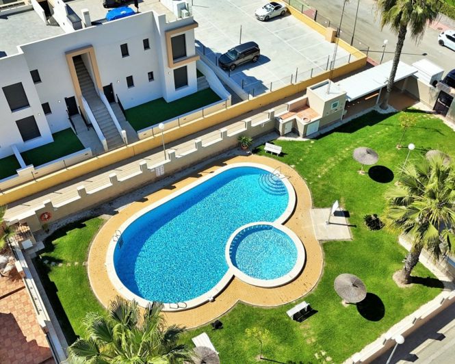 Image No.28-3 Bed Townhouse for sale