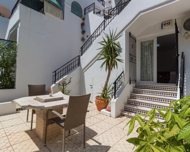 Image No.23-4 Bed Townhouse for sale