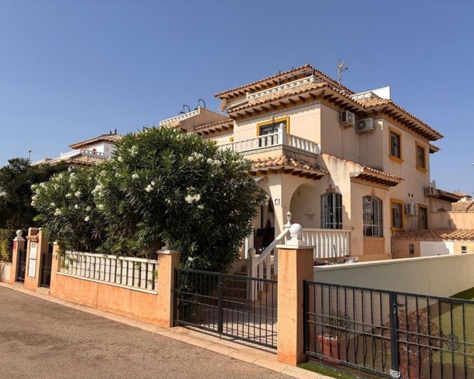Image No.2-Villa de 2 chambres à vendre à Cabo Roig