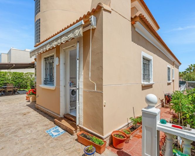 Image No.19-6 Bed Villa for sale